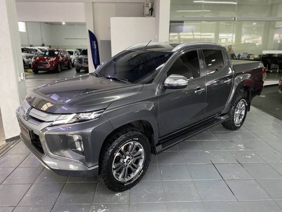 MITSUBISHI L200 TRITON 2.4 16V TURBO DIESEL SPORT HPE-S CD 4P 4X4 AUTOMÁTICO